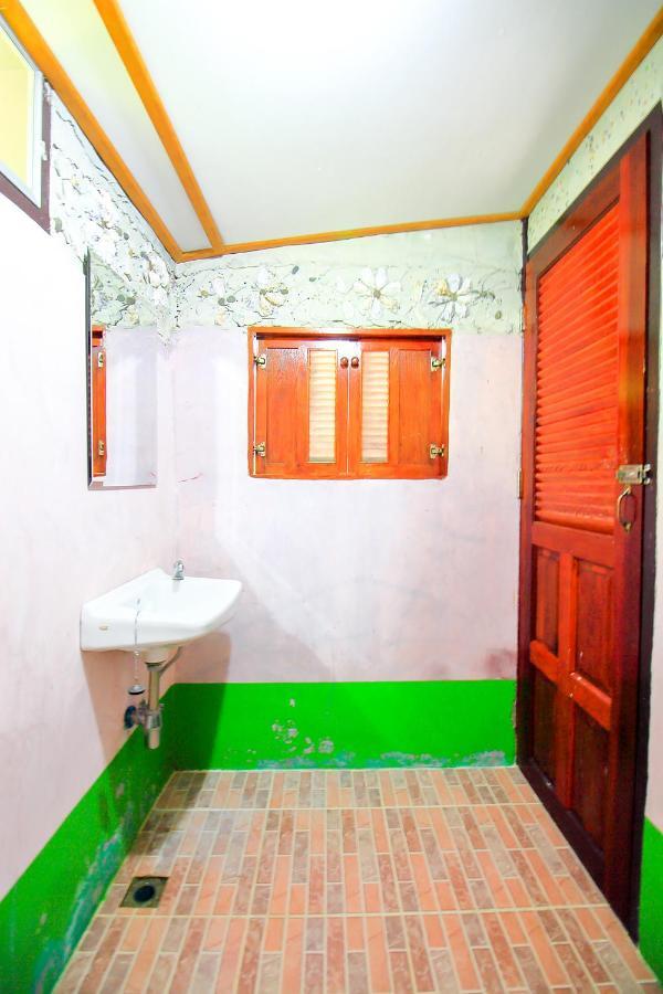 Oyo 354 Ton Hom Resort & Villa HHQ Esterno foto